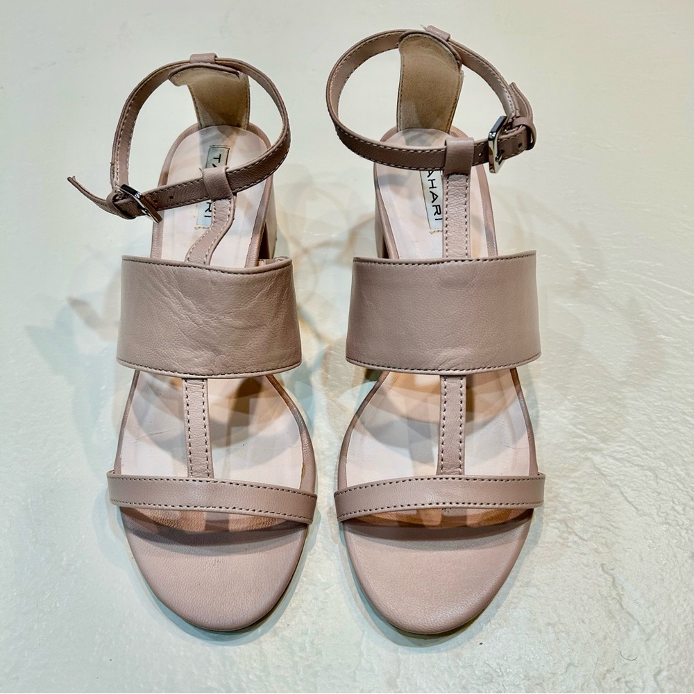 Tahari GeeGee Leather Sandals 6.5